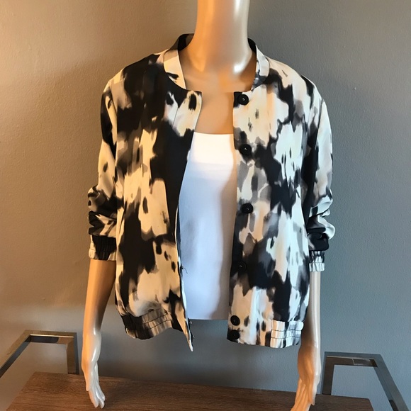 Black and white buttoned up jacket - Picture 7 of 8